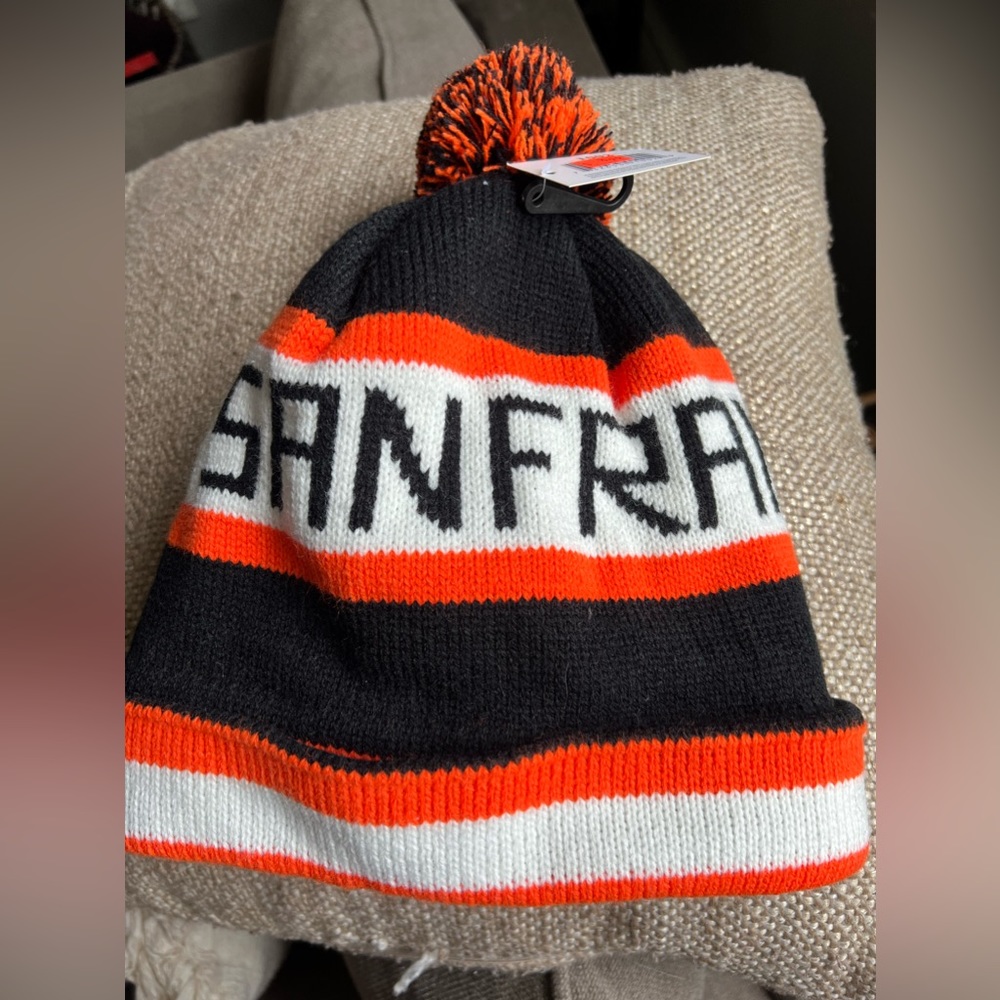 San Francisco Pom Pom hat ✨